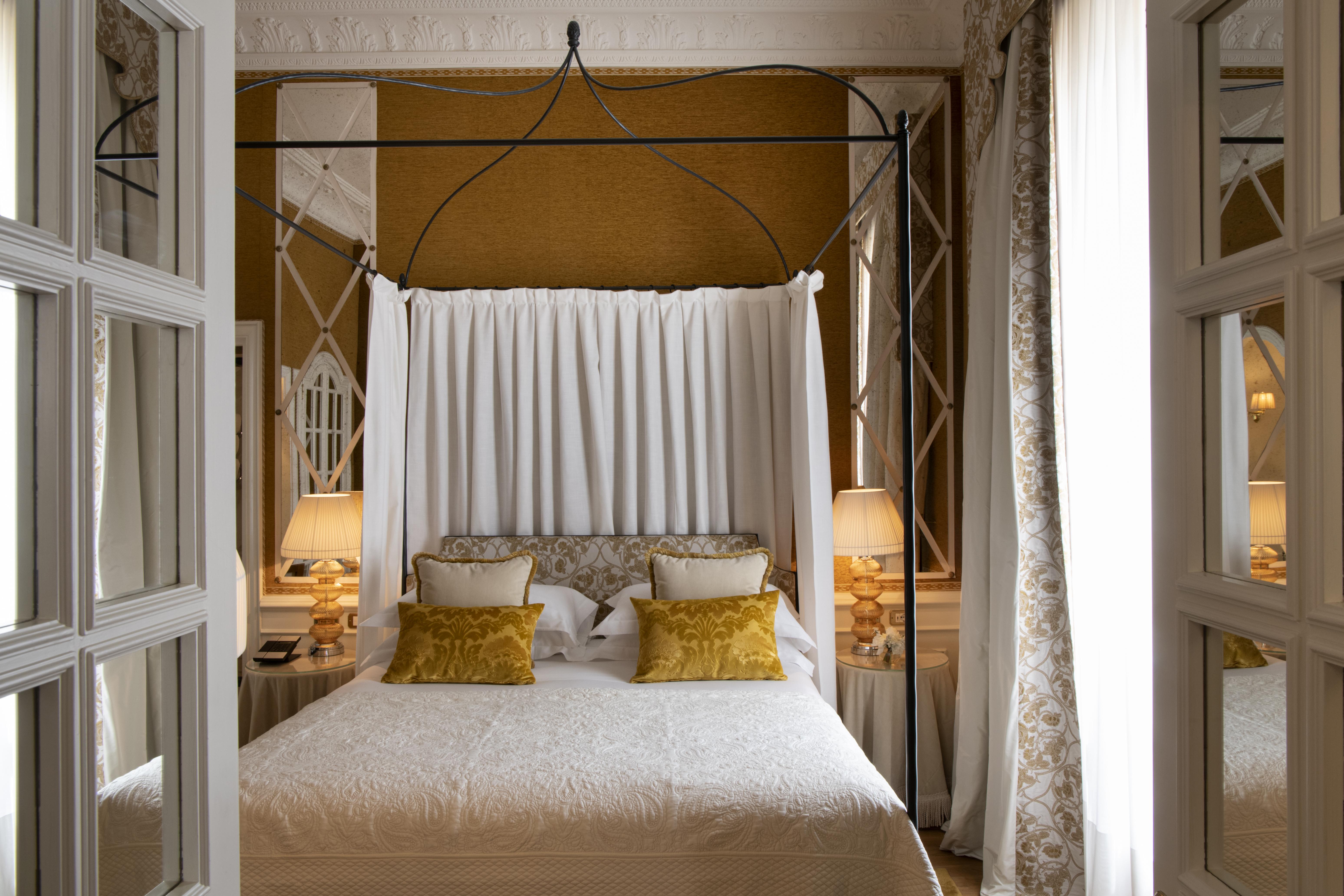 Helvetia&Bristol Firenze - Starhotels Collezione Eksteriør bilde A bedroom at the Hotel de Matignon