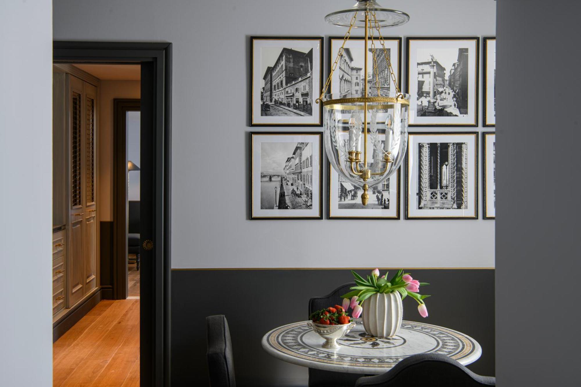 Helvetia&Bristol Firenze - Starhotels Collezione Eksteriør bilde A dining room with a two-tone wall