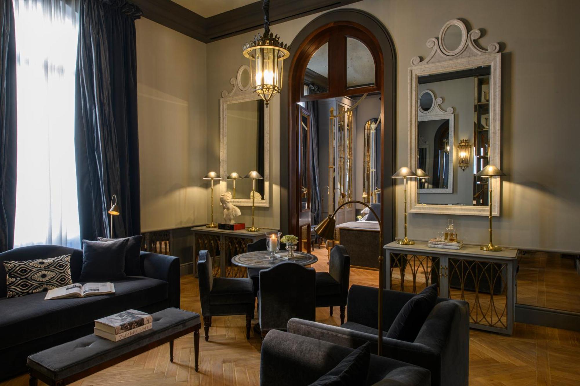Helvetia&Bristol Firenze - Starhotels Collezione Eksteriør bilde A suite at the Hotel de Crillon