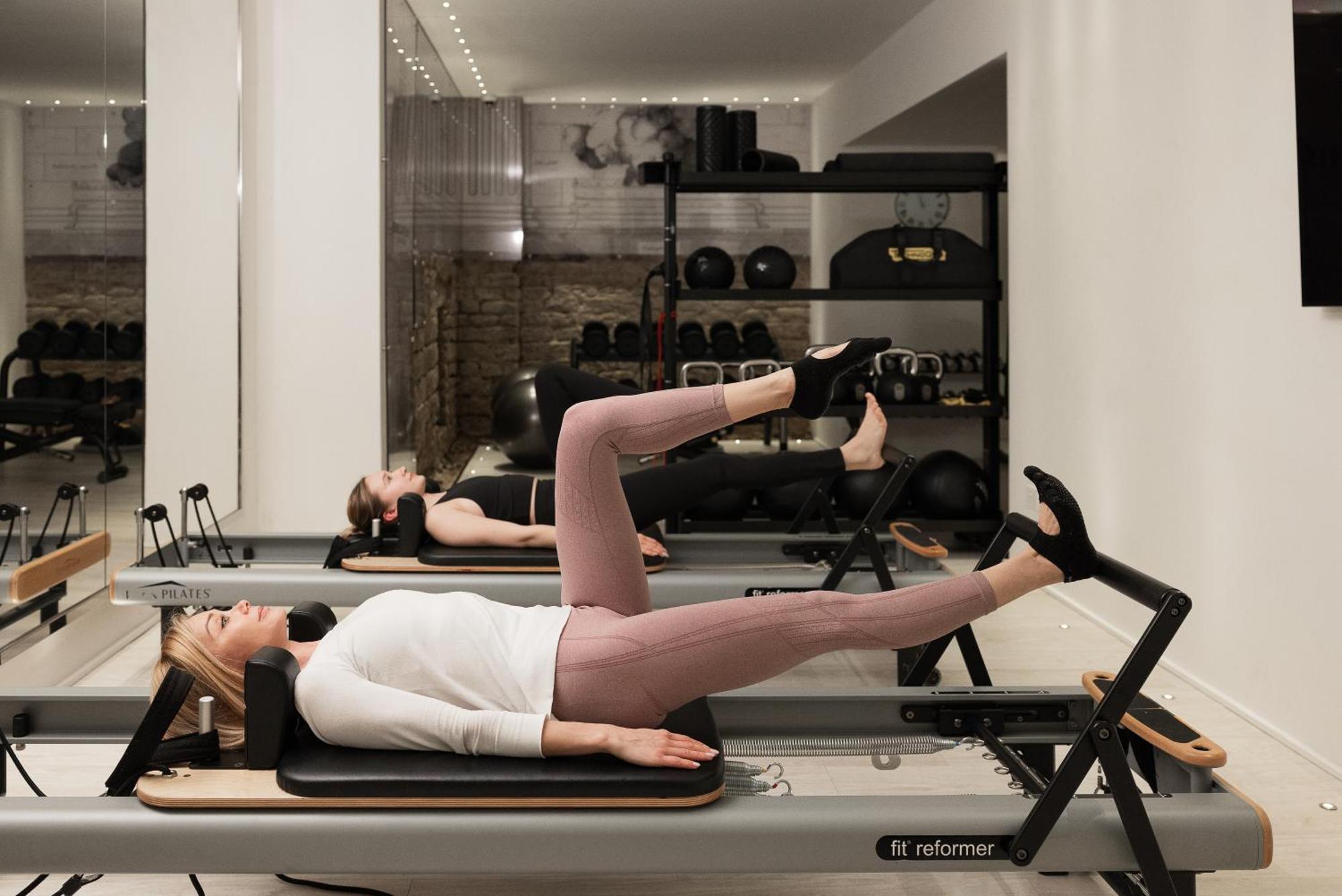Helvetia&Bristol Firenze - Starhotels Collezione Eksteriør bilde A woman using a Pilates reformer